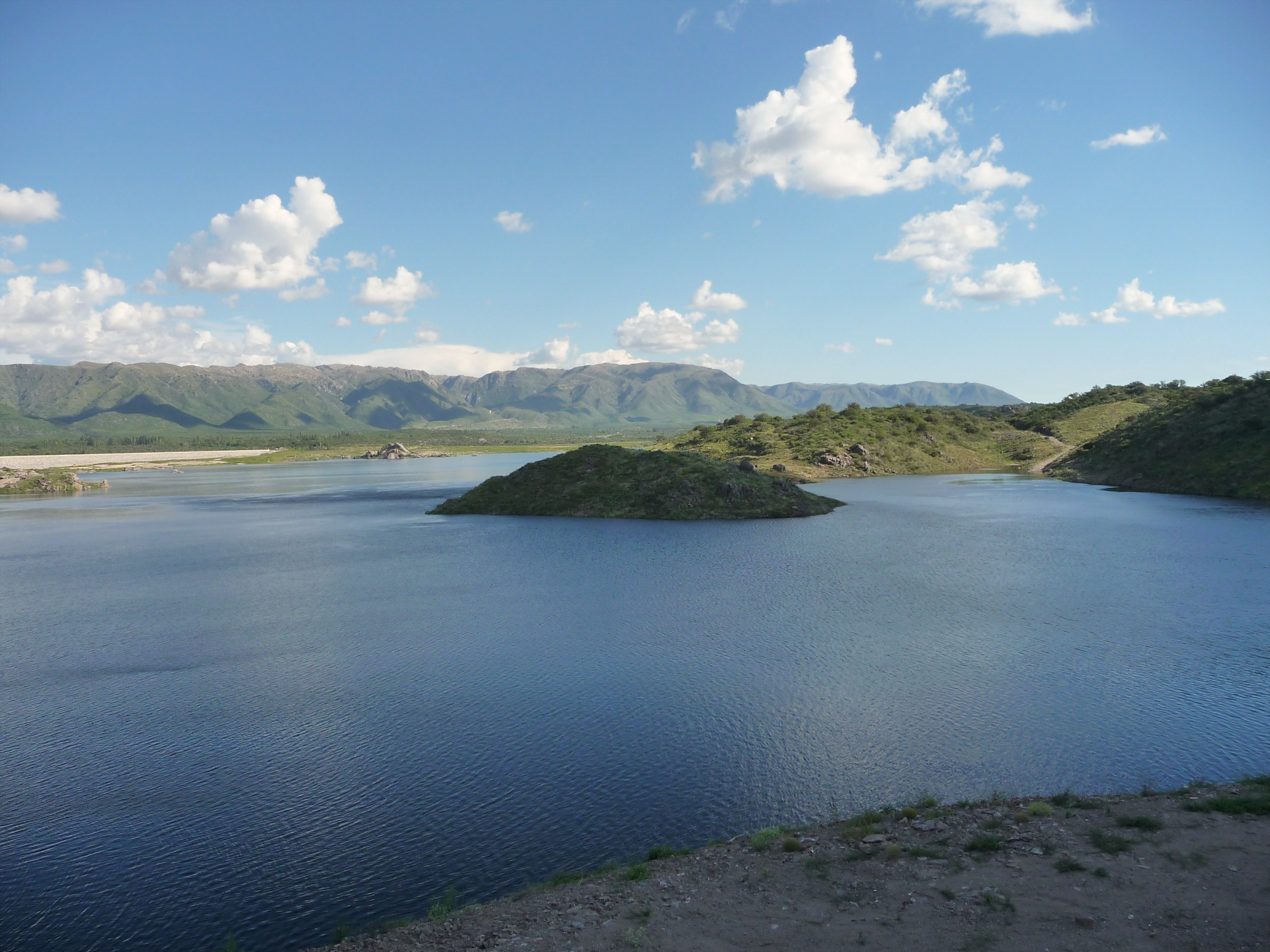 Dique Las Palmeras entre sierras e islas