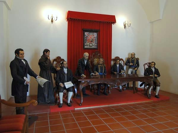 Replica Del Cabildo En La Punta San Luis · 25