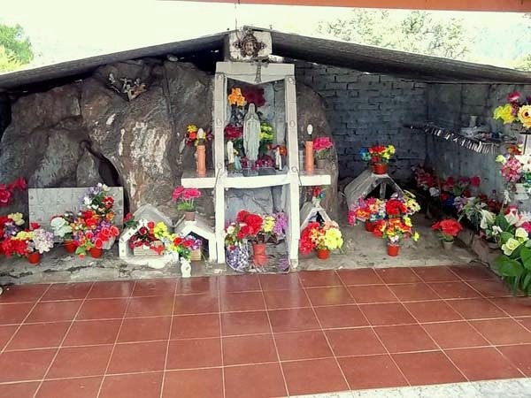 Gruta de la Virgen de Lourdes · 13