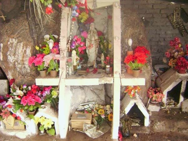 Gruta de la Virgen de Lourdes · 14